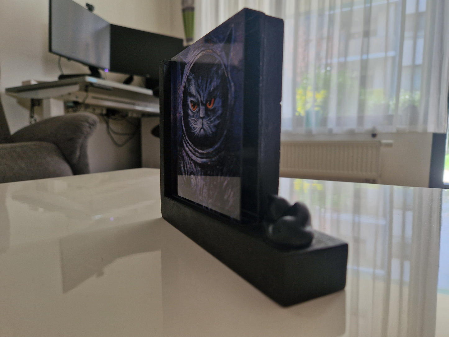 Průzkumník - Guardian Desk Art
