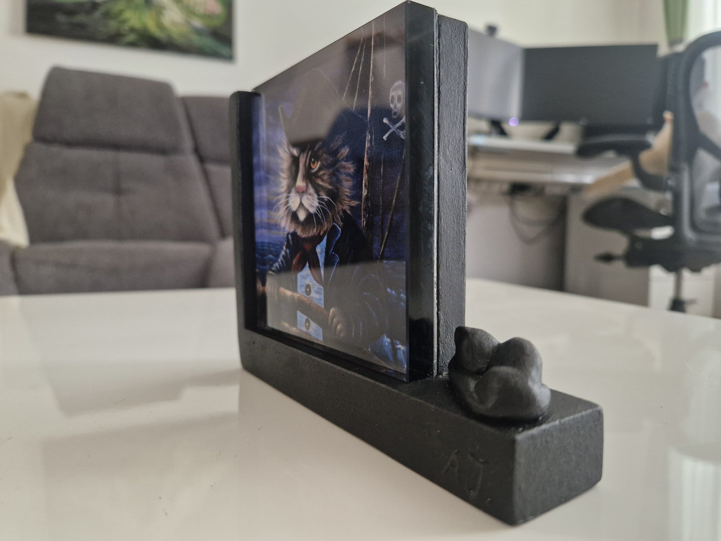 Průzkumník - Guardian Desk Art
