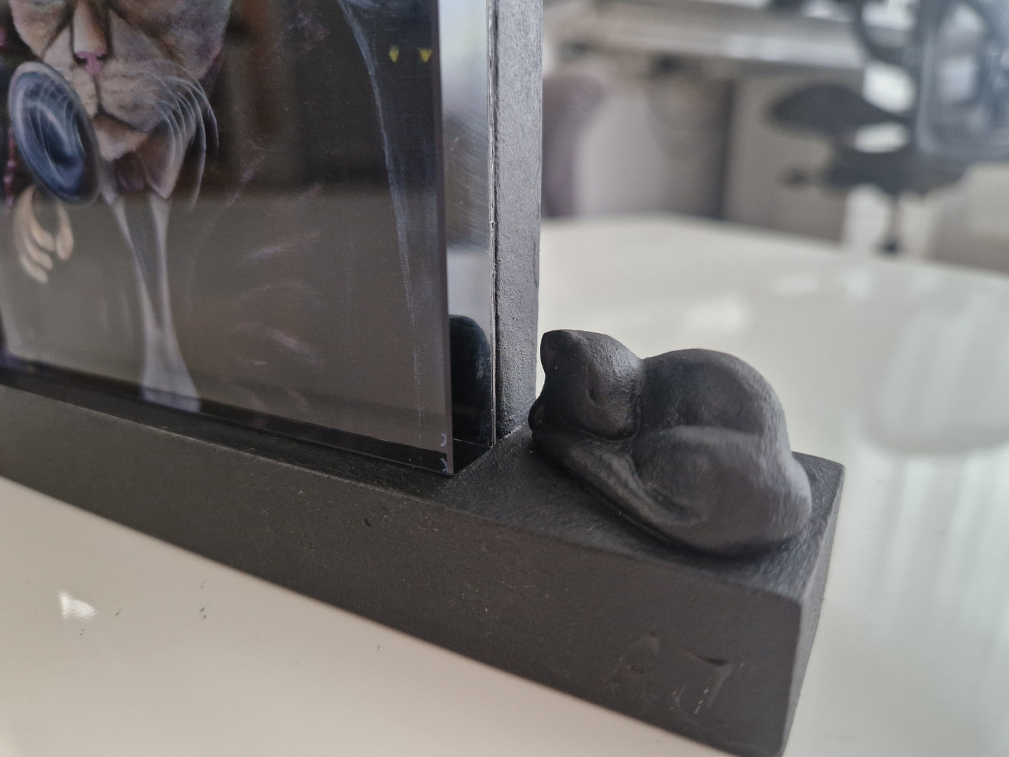 Průzkumník - Guardian Desk Art