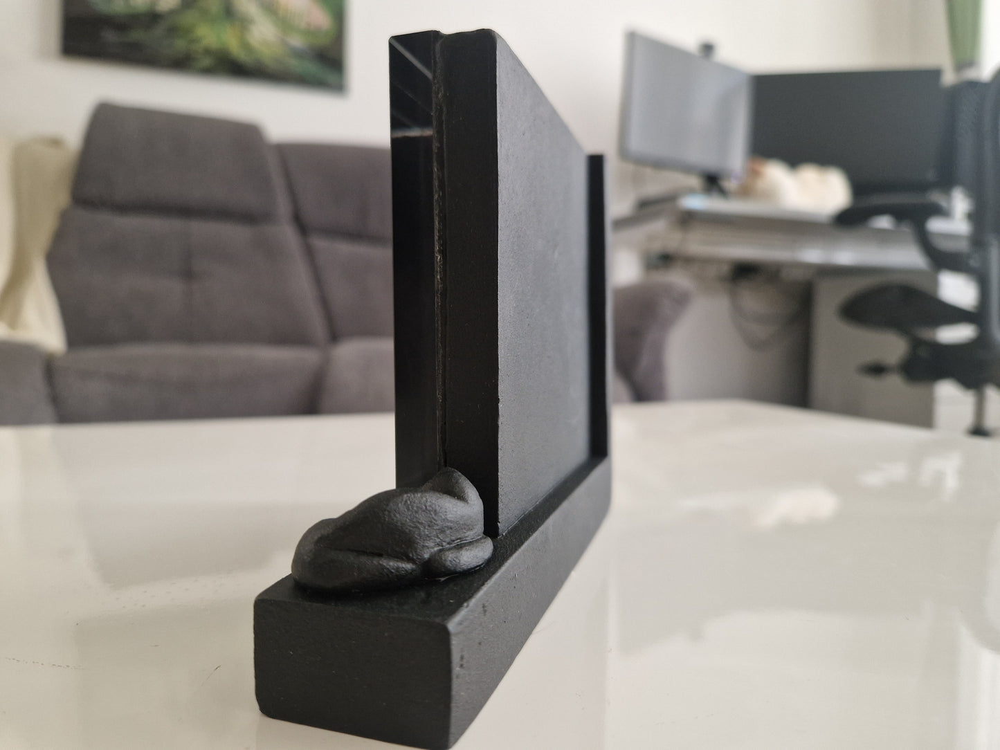 Průzkumník - Guardian Desk Art