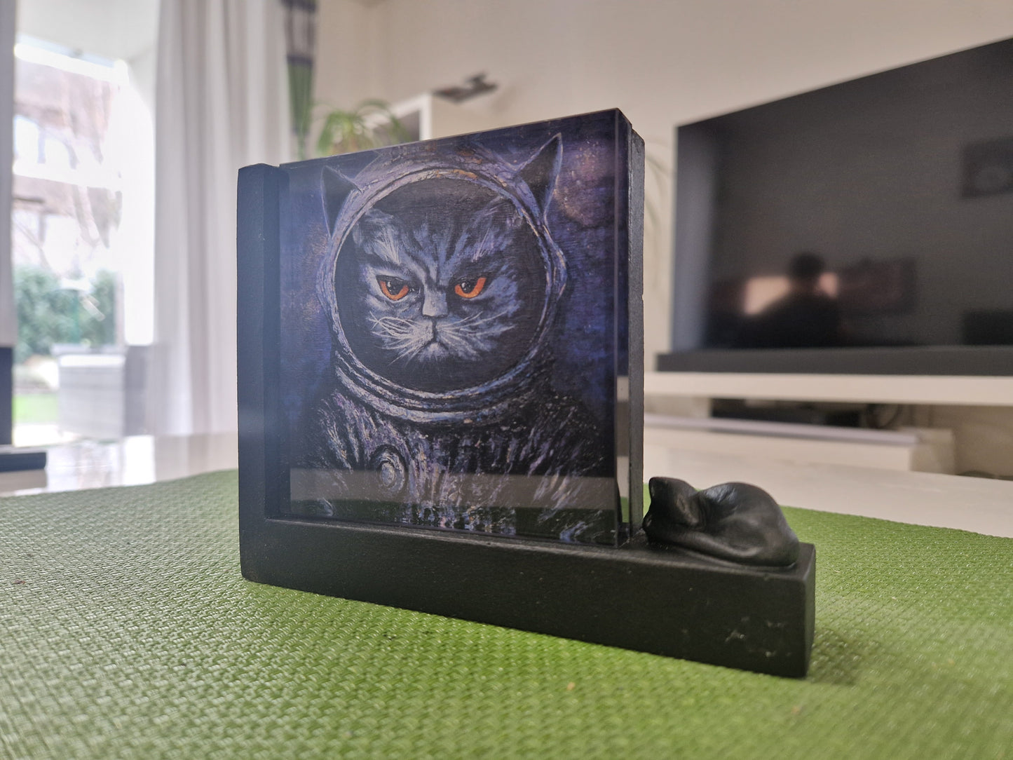 Průzkumník - Guardian Desk Art