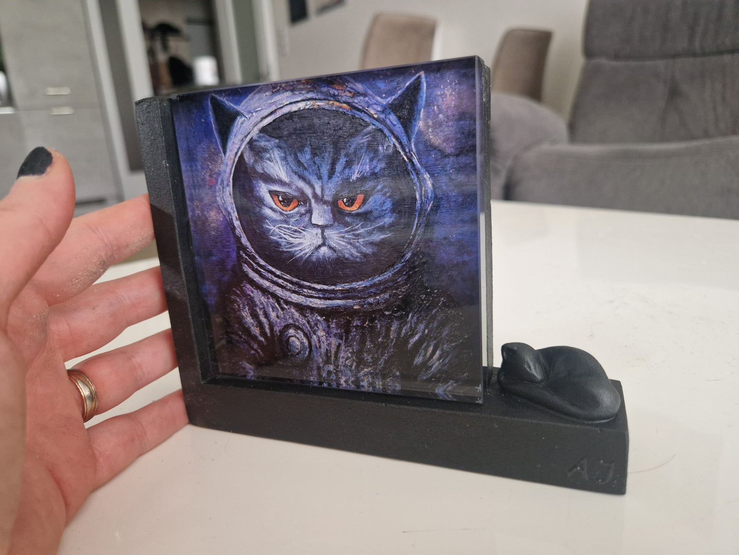 Průzkumník - Guardian Desk Art